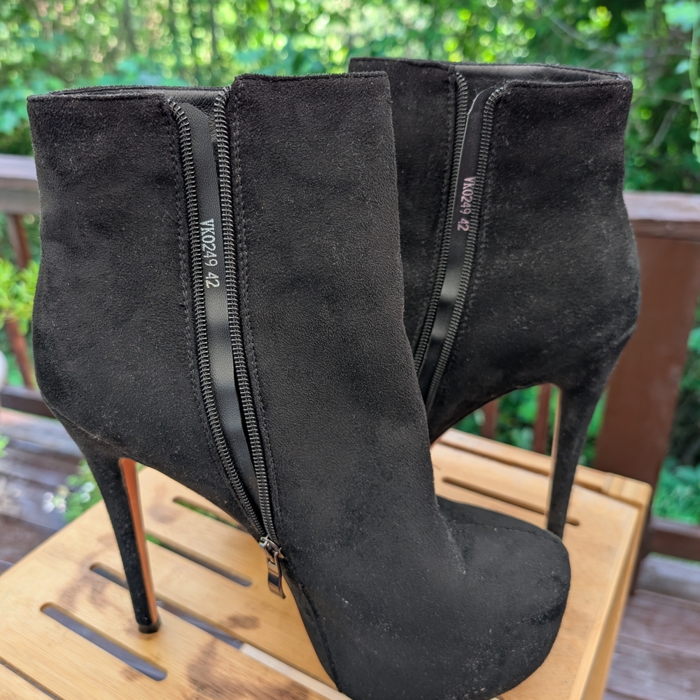 Black Invisible Platform Ankle Boots